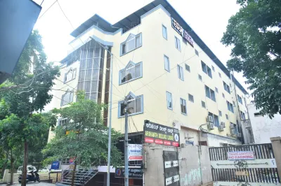 ARIHANTH DELUXE LODGe Hotels near Shri Vadanbailu Padmavathi Jain Temple