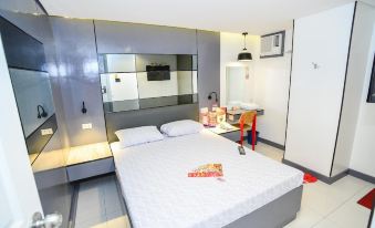 5. Hotel So..