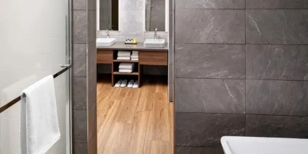 voco SARANAC LAKE NY - WATERFRONT Отели в г. Саранак Лейк