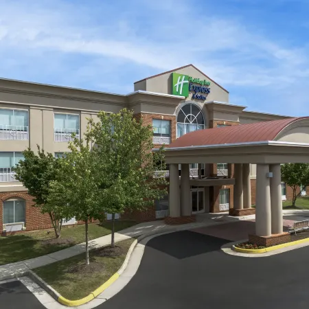 Holiday Inn Express & Suites ALEXANDRIA - FORT BELVOIR by IHG