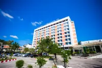 Phuket Merlin Hotel Hotel in zona Wat Khao Rang Samakkhitham