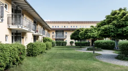 Donna Hotel Klosterhof Отели в г. Нойкирхен-байм-Хайлиген-Блут