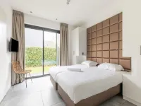 Brand New Luxury Villa on a Small Scale Park with Its Own Jetty Các khách sạn ở 