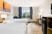 데이즈 인 & 스위트 바이 윈덤 워런