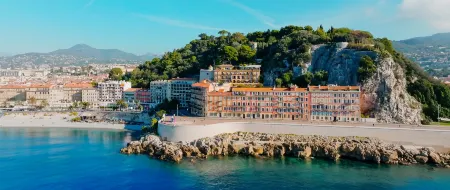 Hôtel la Pérouse Nice Baie des Anges Отели рядом с достопримечательностью «Базилика Нотр-Дам-де-Нис»