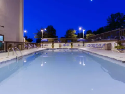 แฮมป์ตันอินน์ ชาร์ลอตส์วิลล์ โรงแรมในชาร์ลอตส์วิลล์