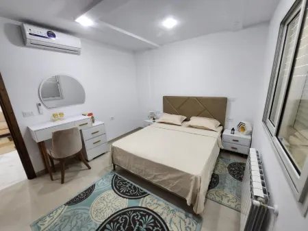 Elegant Furnished S1 with Security in Ariana - Tunisia Отели в г. Soukra