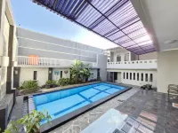High Livin Villa Setrasari Hôtels à : Sukasari