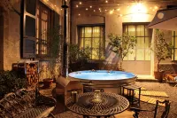 In a historic park, close to Lake Como and Milan. Hotels in Olgiate Molgora