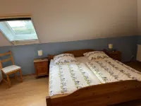 Vacation apartment for 4 people (+ two babies / toddlers) with very large garden Hotels near Muhlenmuseum Pewsum