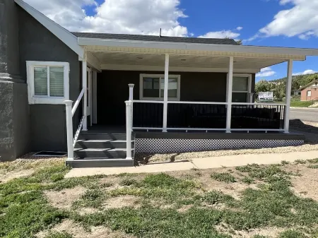 Cozy Home Between Zion & Bryce Canyon Отели в г. Кейн Каунти