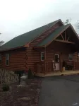 Cabin Sleeps 8 w/ 2 King Suites, Theater/Hot Tub/Pool Table, Small Dog Friendly!