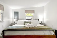Crescent Moon: Hot Tub, Arcade, Dogs, EV Charger, Minutes from Shenandoah - WiFi