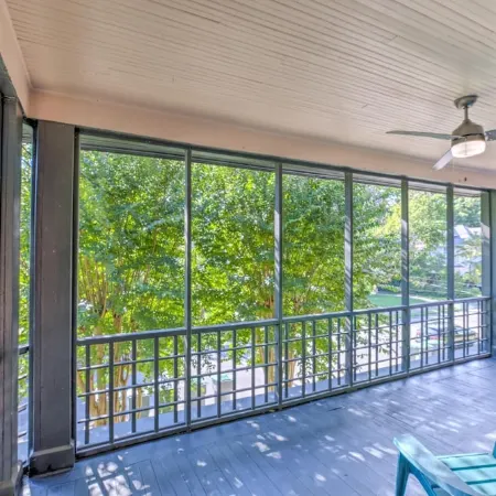 Modern and Stately Upper 2-bed in Historic Midtown