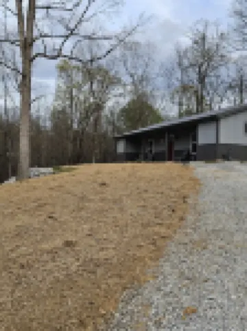 Very nice home minutes from the water in peaceful setting