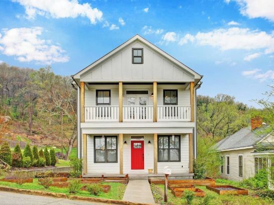 Large Luxury Stay - Historic St. Elmo - King Beds