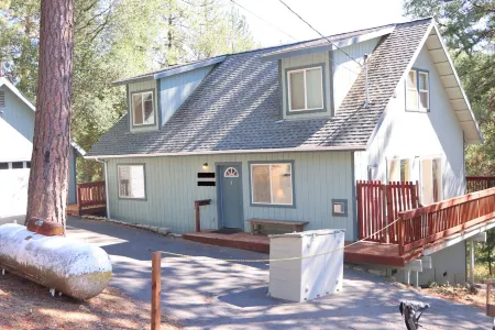 Sierra Breeze, 25 Miles From Yosemite National Park! Отели рядом с достопримечательностью «Groveland Yosemite Gateway Museum»