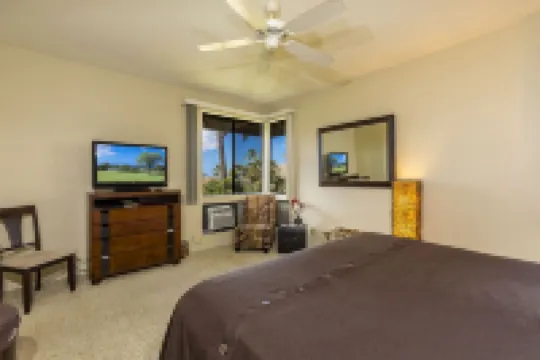 Clean, Maui Family Owned, Private, Top Floor, Lots of Amenities, Oceanview!