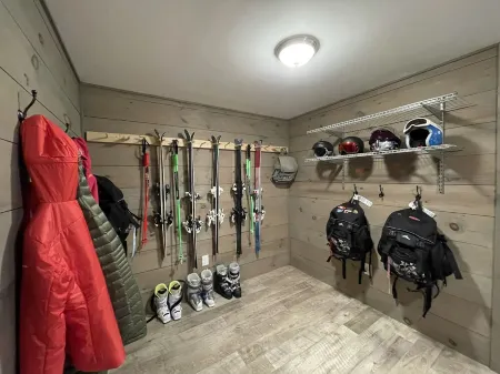 Adventurebrook, Bike, Ski & Hike Out Your Front Door! 0.25 Miles to Lower Lift! Отели в г. Берк