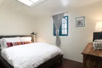 Downtown Historic Casita: SF at its Finest!
