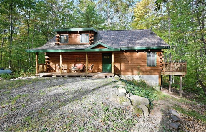 Muskie Ridge- beautiful and rustic 3 bedroom cabin near the Chippewa Flowage.