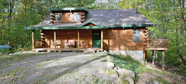 Muskie Ridge- beautiful and rustic 3 bedroom cabin near the Chippewa Flowage. Hotels in Sawyer County
