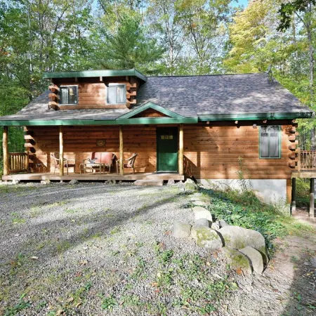 Muskie Ridge- beautiful and rustic 3 bedroom cabin near the Chippewa Flowage.