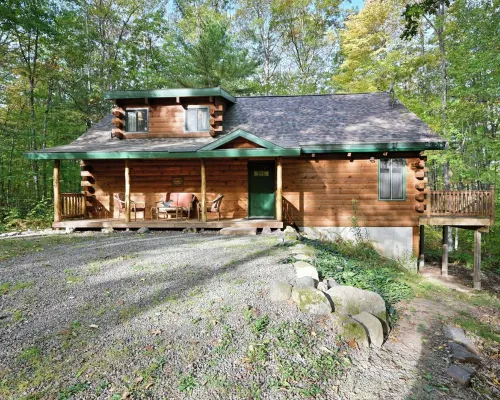 Muskie Ridge- beautiful and rustic 3 bedroom cabin near the Chippewa Flowage. Hotels in Hunter