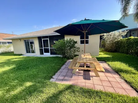 Family-friendly home near Downtown, Stadium, & Beaches.