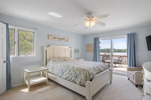 Lakefront Home- 7 bedroom 4.5 bath- Sleeps 16 + Game Room, PS-4 - Badin Lake, NC