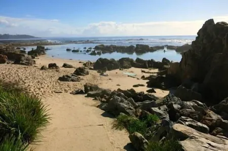 ABSOLUTE Mollymook BEACHFRONT - Direct beach access / Free Wifi / Quality linen