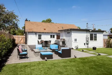 HEART OF SD! Luxury Villa w Hot Tub, Fireplace and Oversized Fully Lit Backyard