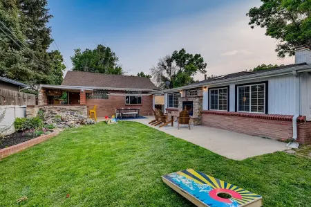 Huge & Stylish 5bd3ba Close to Denver & Boulder! Dog friendly! Отели рядом с достопримечательностью «Парк Хоскинсон»