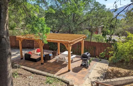 ✨ 3-King Beds / HotTub / EV Charger / Mountain View / Walk to River & Dining