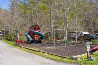 Creek-side Campsite / Gatlinburg, Pigeon Forge, Smoky Mountains.