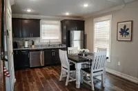 Cabin B by the Pond - King Bed - Swimming Pool