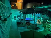 Charming Apartment with Jacuzzi Pool