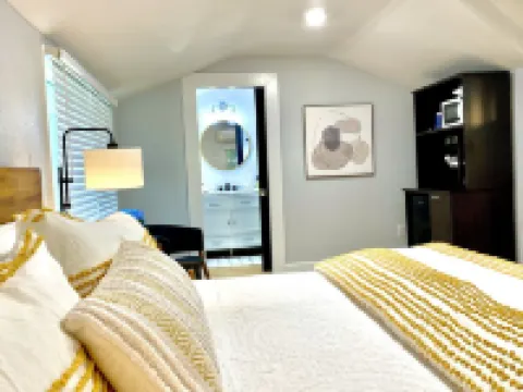 Private cottage located on The Carriage House Inn Estate Hotels in Mena