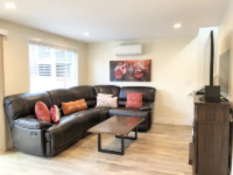 Entire Semi-Detached Kirkland Townhome