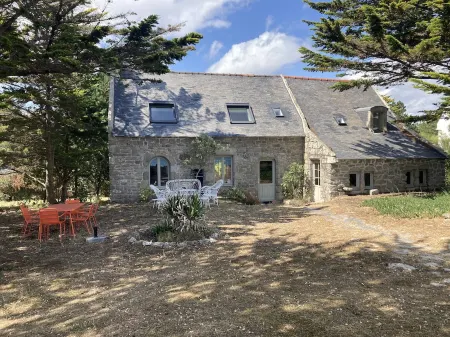 Beach Cottage - direct access to the beach Отели в г. Иль-Тюди