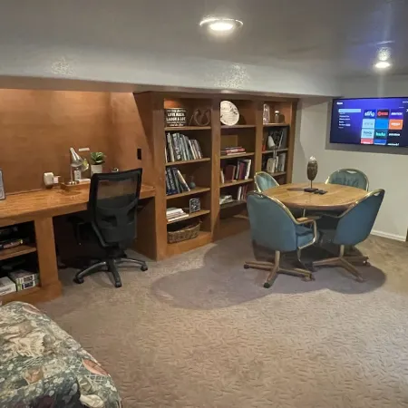 RARE FIND! 4BR, 2BA Home W/Deck/Grill/Fireplaces. Pet Friendly w/ fenced in BY