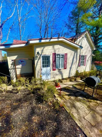 Cozy Cottage Just a Few Minutes from New River Gorge National Park & Preserve