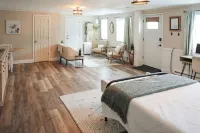 Have the perfect stay in a cozy studio, nestled in the heart of Broad Brook.