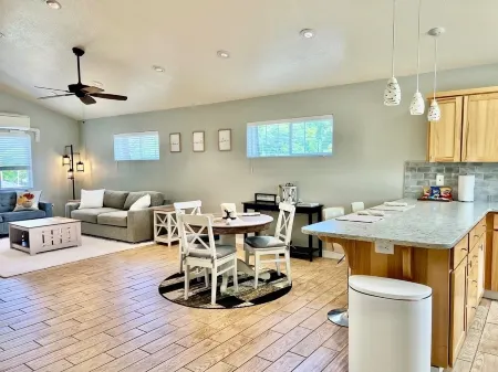 Cozy and quiet Detached unit 1 bedroom in Beaverton area