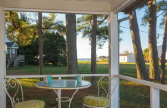 Pet Friendly Delightful Waterfront Cottage on Hoopers Island, MD.