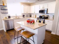 Elegant & Renovated Family Space-King Size Bed