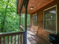 "Charming 3-Bedroom Chalet in Harpers Ferry, WV: Perfect Escape"