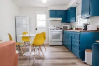 Retro Retreat: renovated 2BR, desk, no chore list!