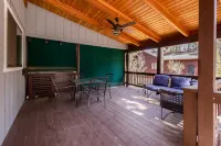 NEW! Family Cabin Retreat in Munds Park w/ Cozy Back Patio & Loft