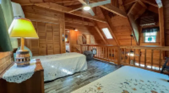 Spend Memorial Day at Happy’s Hideaway- Fiber Wifi and Hottub - Callaway Gardens